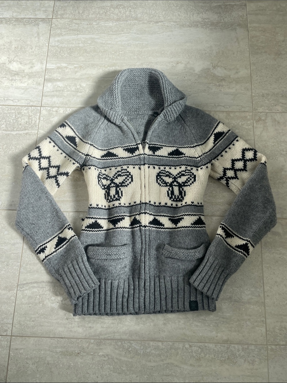 TNA Gray and Cream Knit Zip-Up Sweater with Pattern